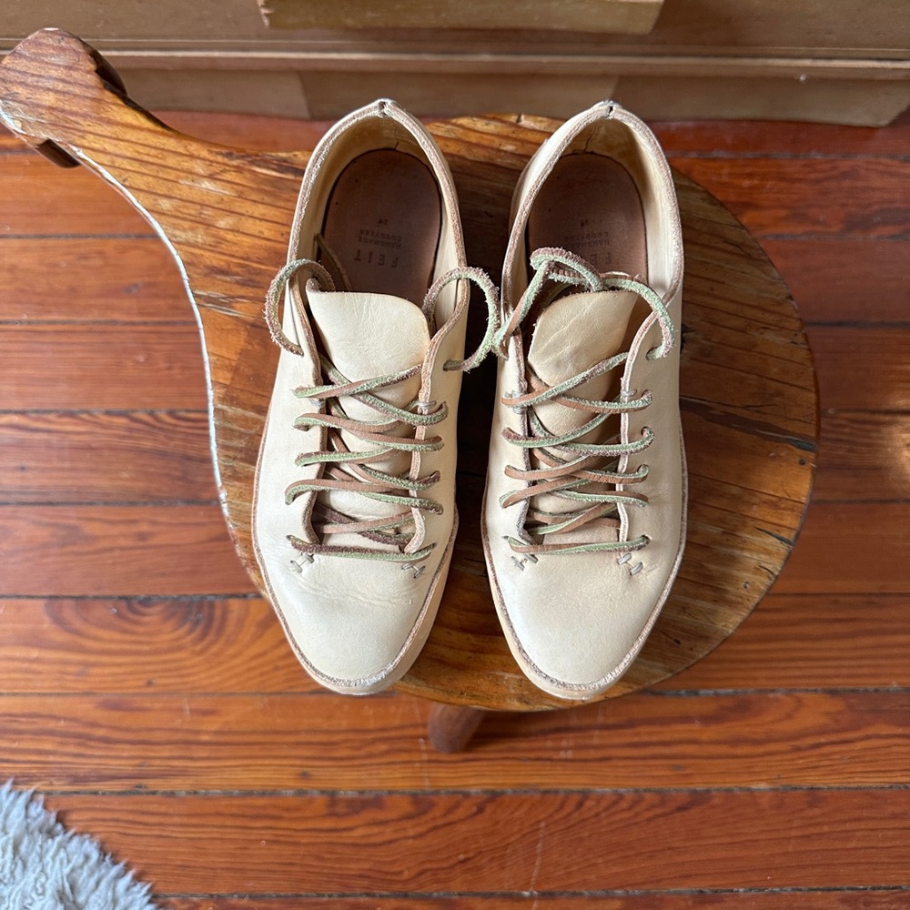 Feit handsewn cream natural leather low top shoes